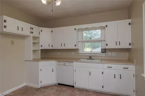 Kitchen - 5157 Erwin St, Maple Heights, OH 44137 photo 1 of 2