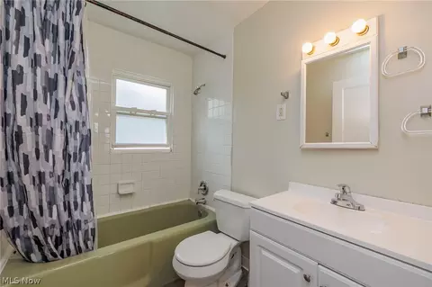 Bath - 5157 Erwin St, Maple Heights, OH 44137 photo 1 of 3