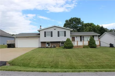 1710 Thornridge Rd NW, Massillon, OH 44646