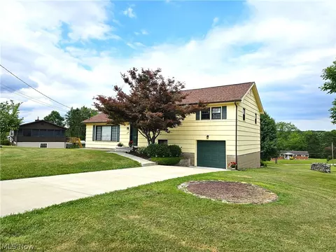 280 Meadow Ln, Parkersburg, WV 26101