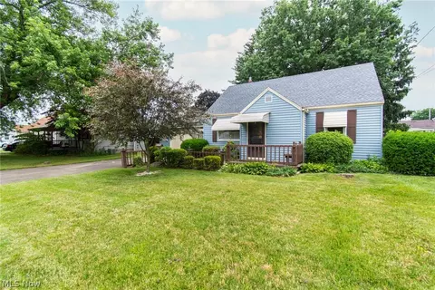 207 Smithfield St, Struthers, OH 44471