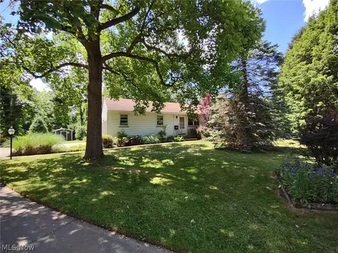 595 Barrett Rd, Berea, OH 44017