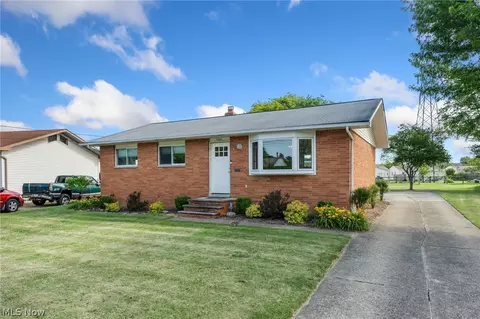 15880 Cynthia Dr, Brook Park, OH 44142