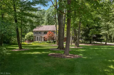 12414 Stockbridge Dr, Chesterland, OH 44026