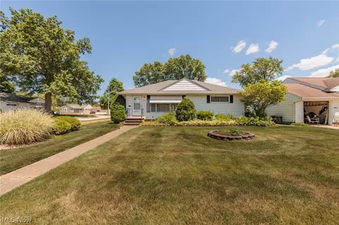 7491 Pleasant Hill Dr, Parma, OH 44130