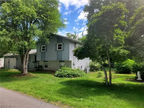 5681 Beech Dr, Mentor On The Lake, OH 44060 photo 3