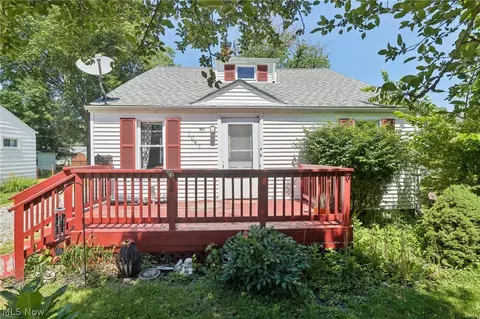 1047 Quentin Rd, Eastlake, OH 44095