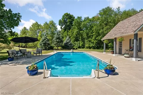 Exterior - 17400 Creekside St, Lagrange, OH 44050 photo 4 of 7