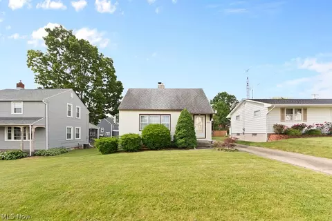 964 Lilly Rd, Alliance, OH 44601