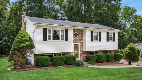 2860 Village Dr, Zanesville, OH 43701