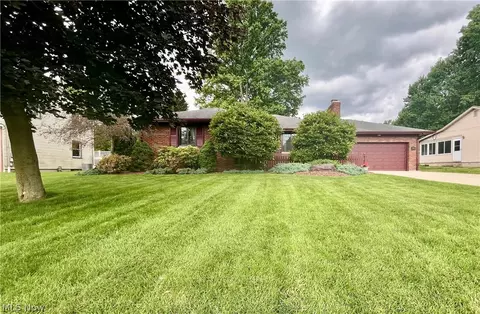 3465 Tall Oaks Ln, Youngstown, OH 44511