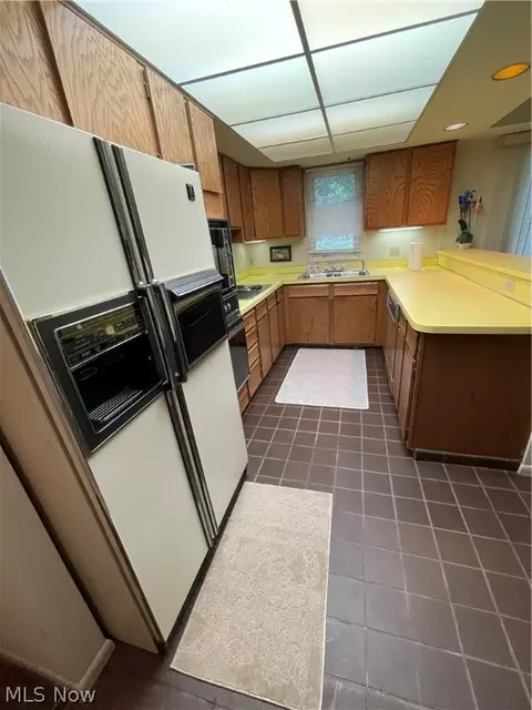 Kitchen - 1944 Pine Dr, Kent, OH 44240 photo 3 of 4