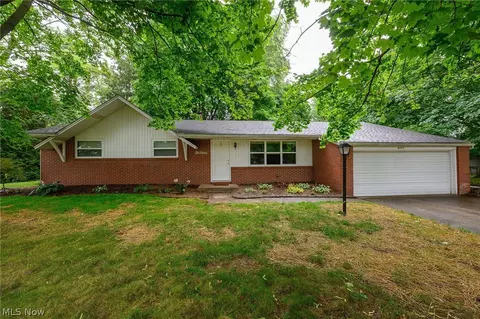8496 Camelot Ave NW, Canal Fulton, OH 44614
