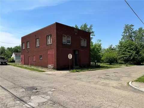 2234 7th St NE, Canton, OH 44704
