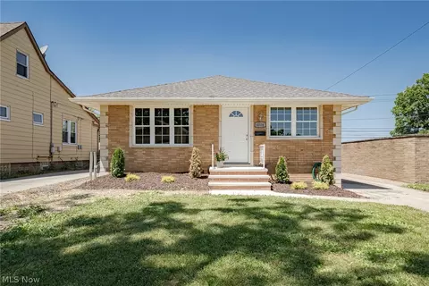 4008 Fruitland Dr, Parma, OH 44134