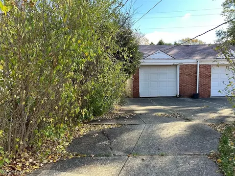 231 E 250 St, Euclid, OH 44132 photo 7
