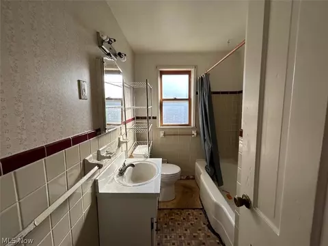 231 E 250 St, Euclid, OH 44132 photo 5