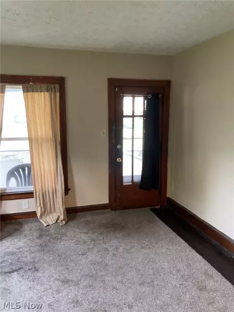 51 E Mapledale Ave, Akron, OH 44301 photo 9