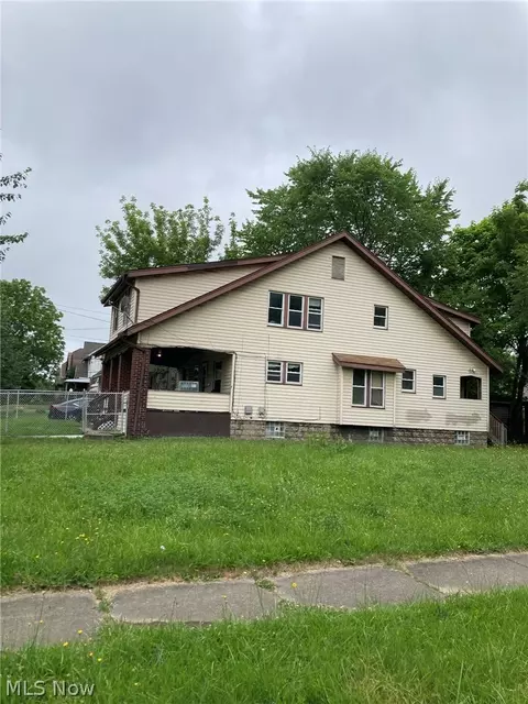 51 E Mapledale Ave, Akron, OH 44301 photo 2