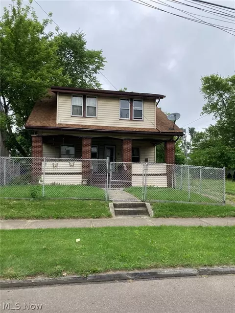 51 E Mapledale Ave, Akron, OH 44301