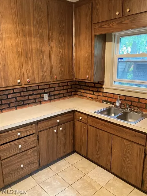 51 E Mapledale Ave, Akron, OH 44301 photo 5