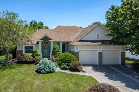 125 Ravenglass Blvd, Amherst, OH 44001
