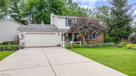 336 Greenbriar Dr, Cortland, OH 44410