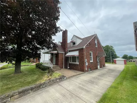 446 E Park Ave, Hubbard, OH 44425