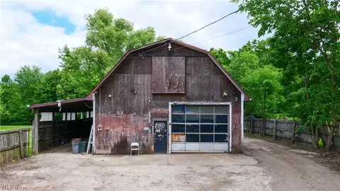 9513 State Route 305 Rd, Garrettsville, OH 44231