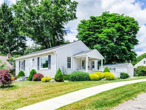 193 E Robinson Ave, Barberton, OH 44203