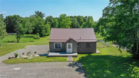 13757 Carlton St, Burton, OH 44021