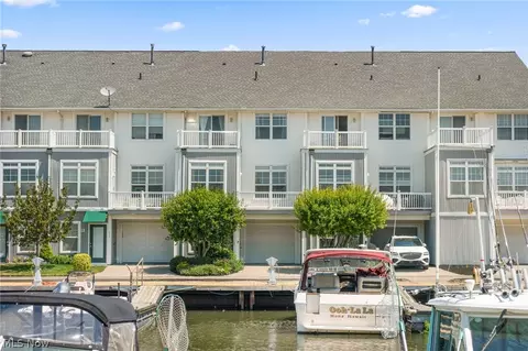 293 W Marina Pkwy, Lorain, OH 44052