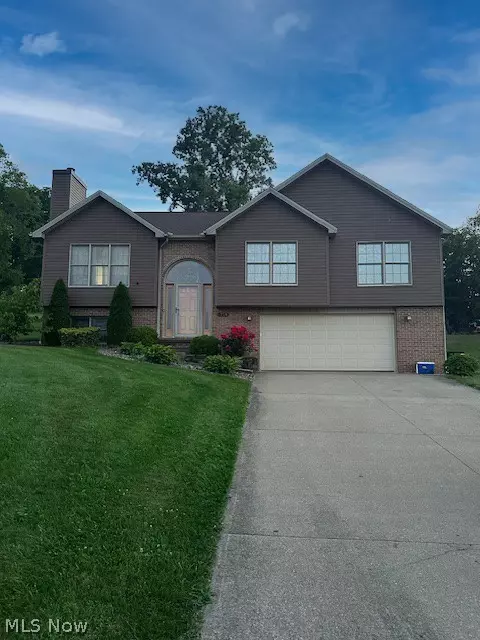 1358 N Milburn Sq, Bolivar, OH 44612