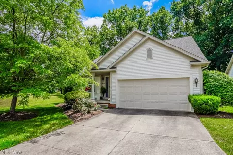 1105 Shalimar Cir NW, North Canton, OH 44720