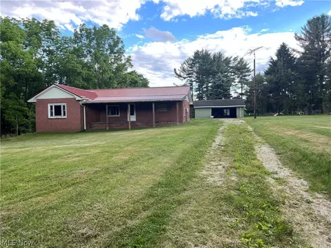 4681 Irish Run Rd SE, Dennison, OH 44621