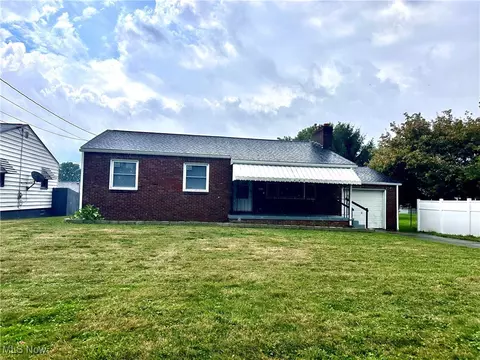301 Park Dr, Campbell, OH 44405 photo 1