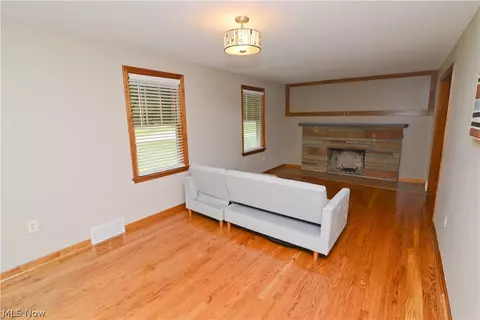 87 Overlook Blvd, Struthers, OH 44471 photo 4