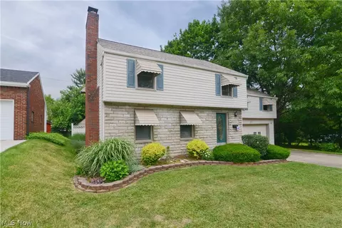 87 Overlook Blvd, Struthers, OH 44471 photo 2