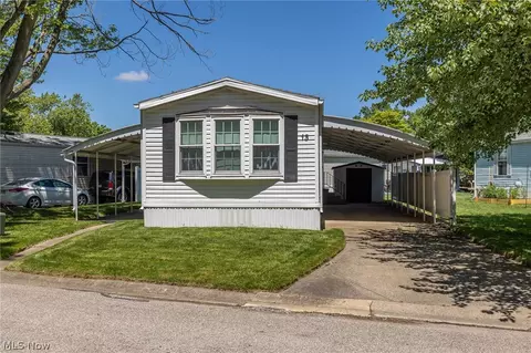 13 Brightwood Ln, Olmsted Twp, OH 44138