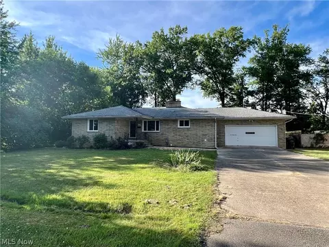 633 Sycamore St, Elyria, OH 44035 photo 3