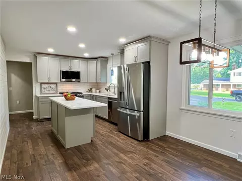 633 Sycamore St, Elyria, OH 44035 photo 6