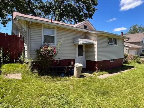 Exterior - 1240 Ford Ct NW, Canton, OH 44708 photo 1 of 3