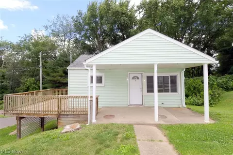 41 Amos Ln, Wintersville, OH 43953