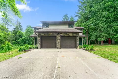 6881 Chestnut Ridge Rd, Hubbard, OH 44425