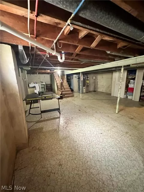 Entry Way - 2524 W 9th St, Ashtabula, OH 44004 photo 3 of 3