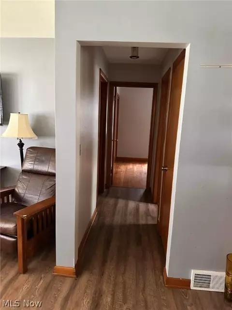 Entry Way - 2524 W 9th St, Ashtabula, OH 44004 photo 2 of 3