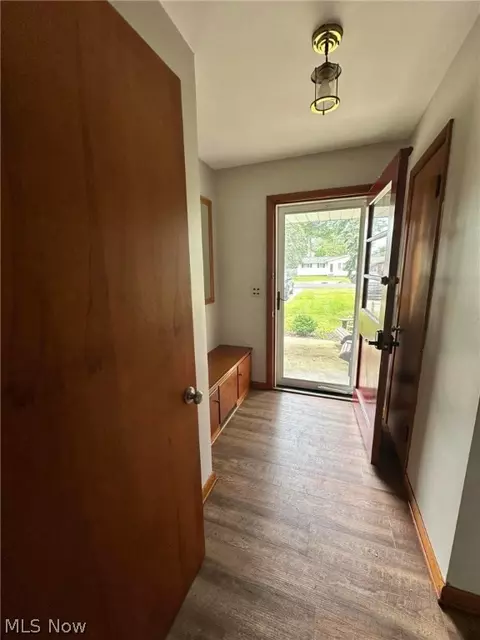 Entry Way - 2524 W 9th St, Ashtabula, OH 44004 photo 1 of 3
