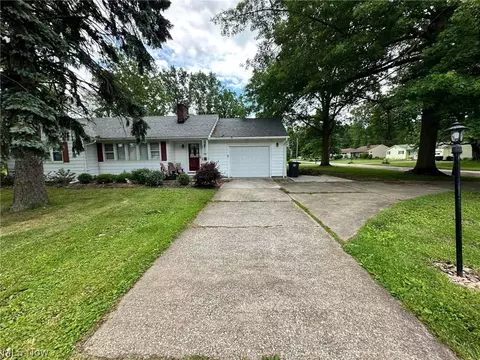 Exterior - 2524 W 9th St, Ashtabula, OH 44004 photo 1 of 3