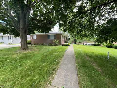 238-242 Kennedy St, Louisville, OH 44641