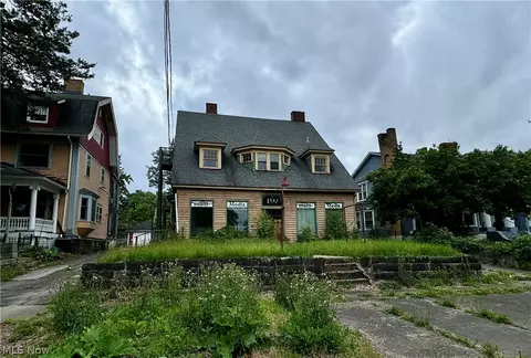 1332 Elm St, Youngstown, OH 44505